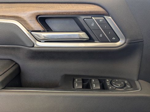 Used 2025 Chevrolet Silverado 2500 High Country w/ High Country Premium Package image 16