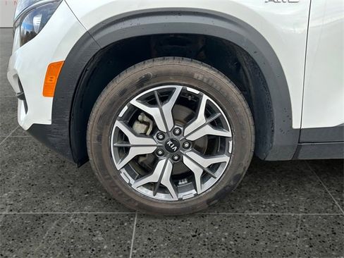 Used 2022 Kia Seltos EX image 14