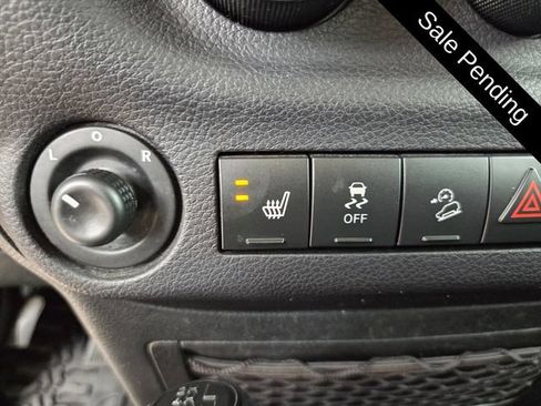 Used 2018 Jeep Wrangler Sahara AWD/4WD image 25