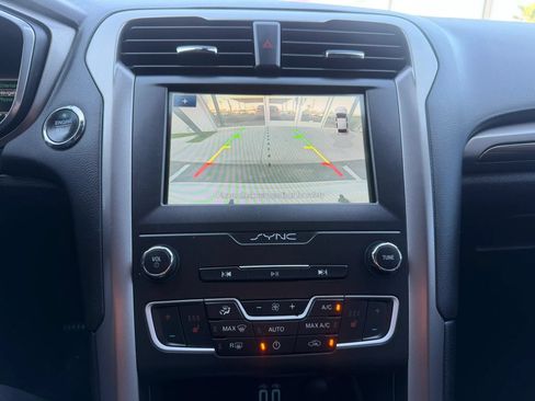 Used 2020 Ford Fusion SEL FWD image 21