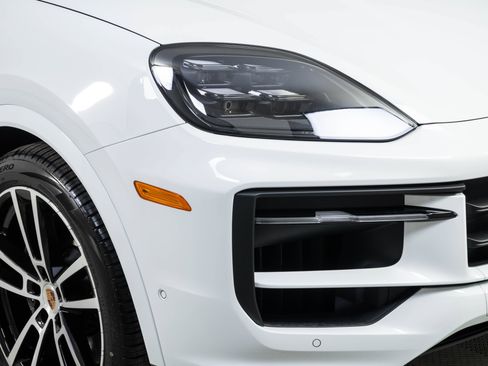 New 2026 Porsche Cayenne AWD/4WD image 37