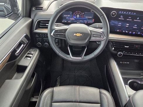 Used 2025 Chevrolet Tahoe High Country AWD/4WD image 12