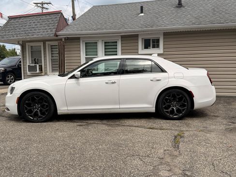 Used 2019 Chrysler 300 S RWD image 3
