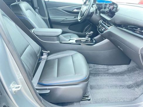 Used 2025 Buick Envista Sport Touring image 36