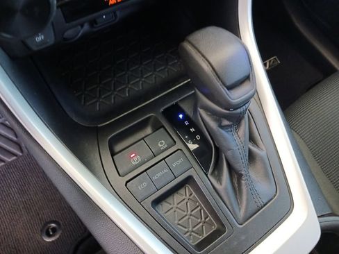 Used 2022 Toyota RAV4 LE FWD image 34