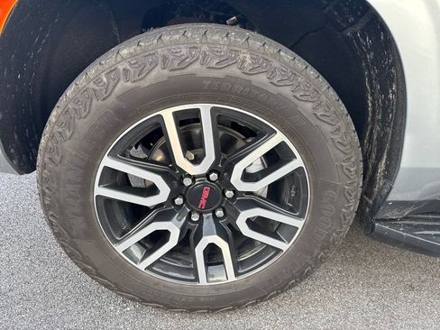 Used 2024 GMC Yukon AT4 w/ Technology Package AWD/4WD image 6