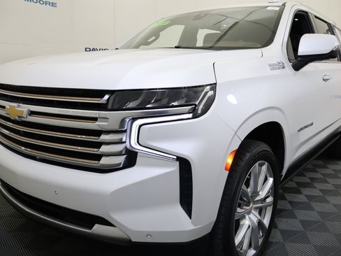 Used 2021 Chevrolet Suburban High Country w/ Premium Package image 11