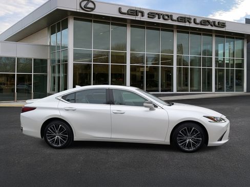 Used 2025 Lexus ES 300h ES 300h image 2