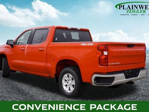 Used 2025 Chevrolet Silverado 1500 LT image 2