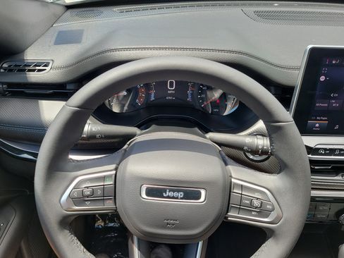 Used 2026 Jeep Compass Latitude AWD/4WD image 22
