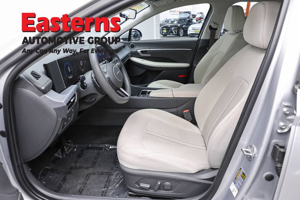 Used 2025 Hyundai Sonata SEL FWD image 16