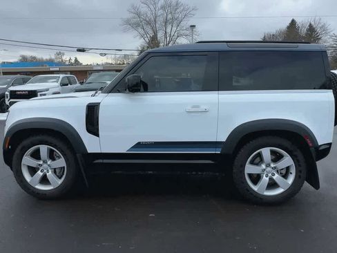 Used 2025 Land Rover Defender 90 S image 5