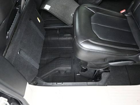 Used 2024 Chrysler Pacifica Touring-L FWD image 26