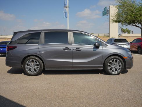 Used 2025 Honda Odyssey Touring image 4