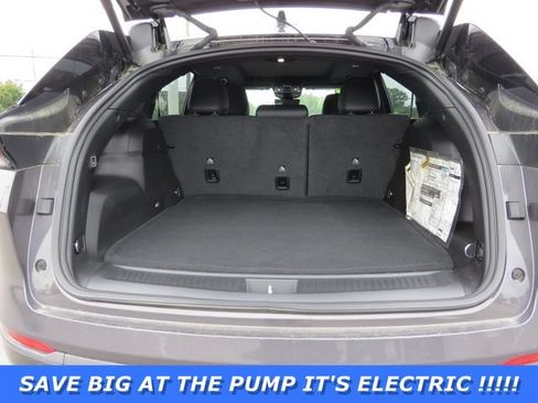 Used 2025 Jeep Wagoneer S Limited AWD/4WD image 11