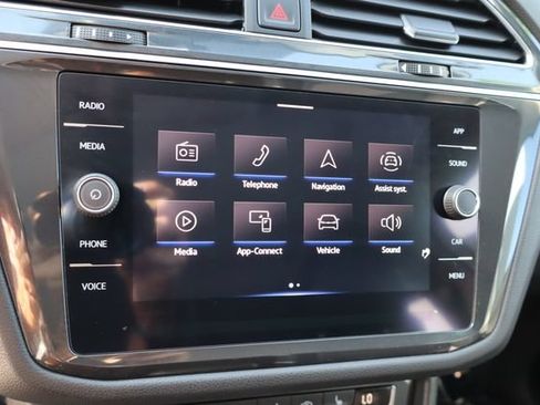 Used 2021 Volkswagen Tiguan SE w/ Panoramic Sunroof Package FWD image 38