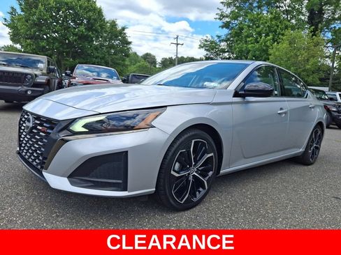 Used 2024 Nissan Altima 2.5 SR FWD image 3