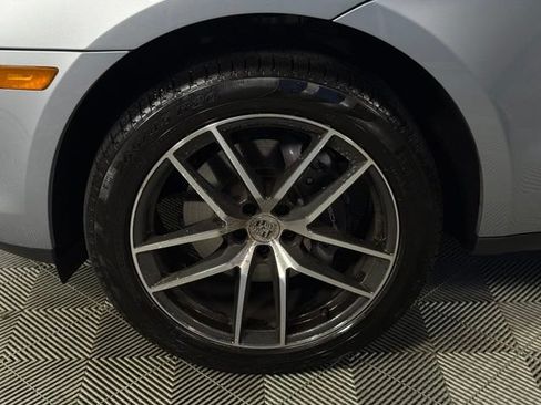 Used 2025 Porsche Macan AWD/4WD image 12