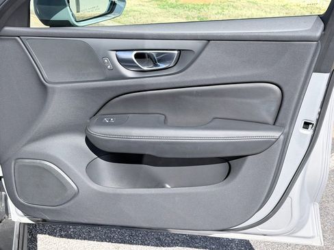 Used 2025 Volvo V60 B5 Cross Country Plus image 30