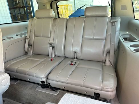 Used 2007 Chevrolet Suburban LTZ w/ LTZ Preferred Equipment Group AWD/4WD image 12