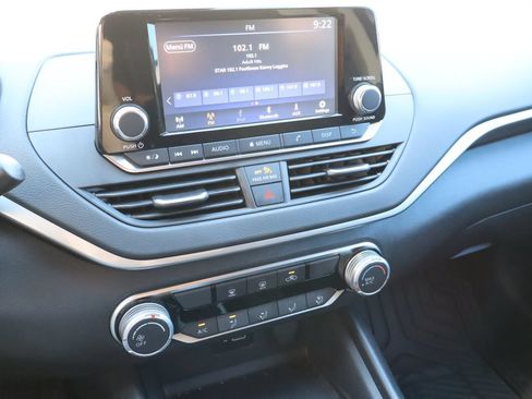 Used 2024 Nissan Altima 2.5 S FWD image 6