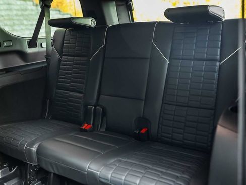 Used 2023 Cadillac Escalade ESV V image 24