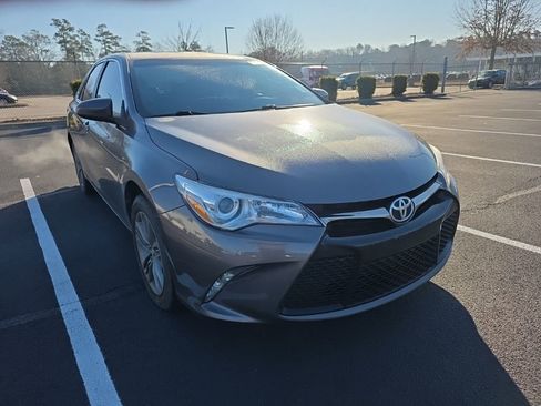 Used 2017 Toyota Camry SE image 11