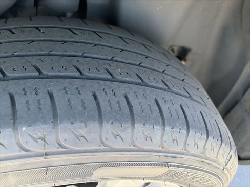 Used 2019 Jeep Cherokee Latitude Plus FWD image 11