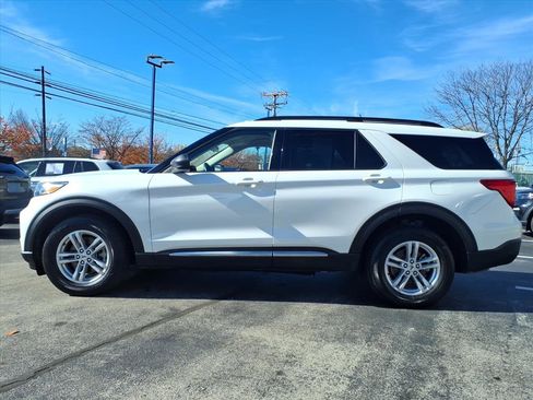 Certified 2022 Ford Explorer XLT w/ Equipment Group 202A image 5