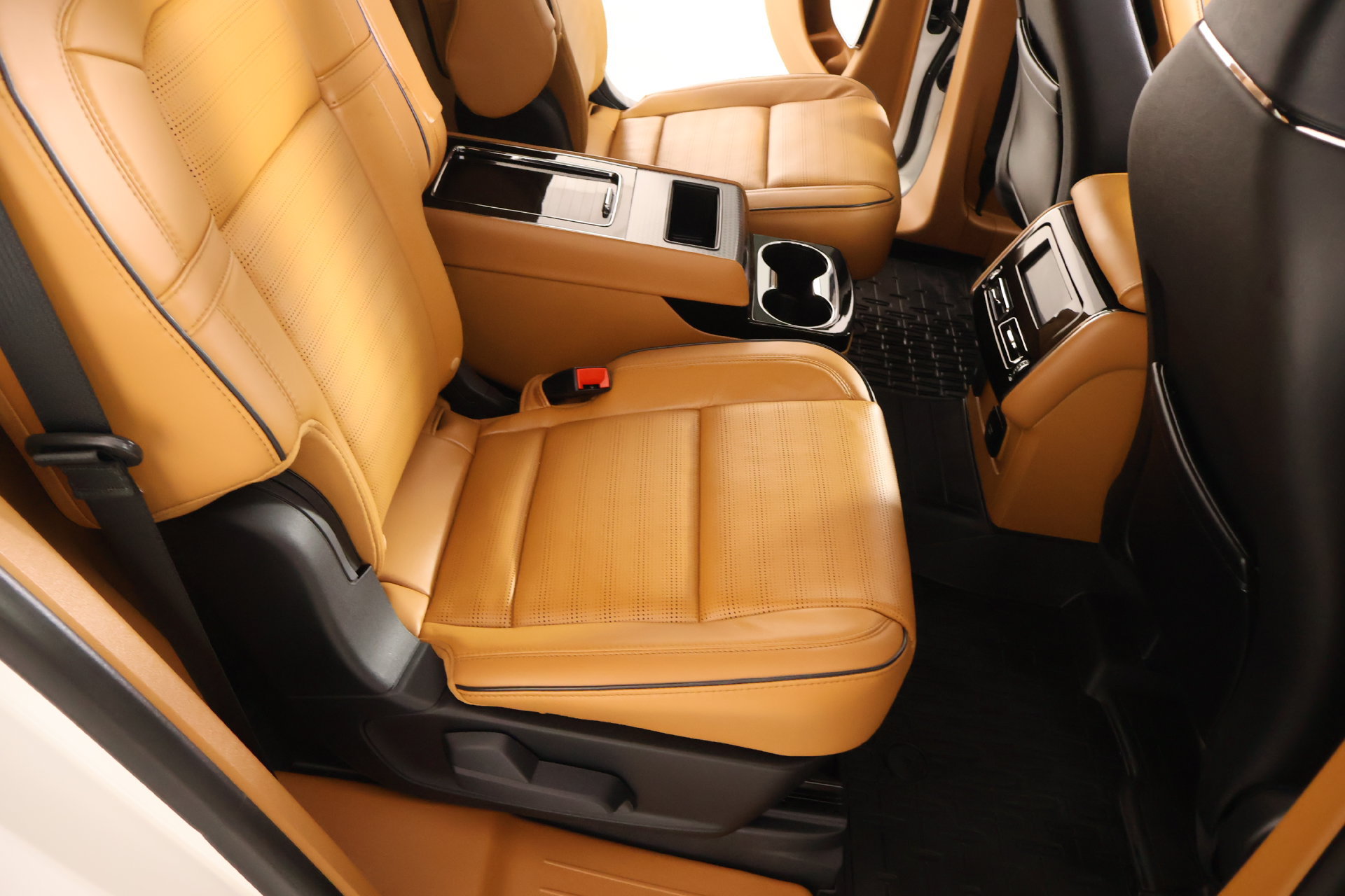 Certified 2025 Lincoln Aviator Black Label AWD/4WD image 15