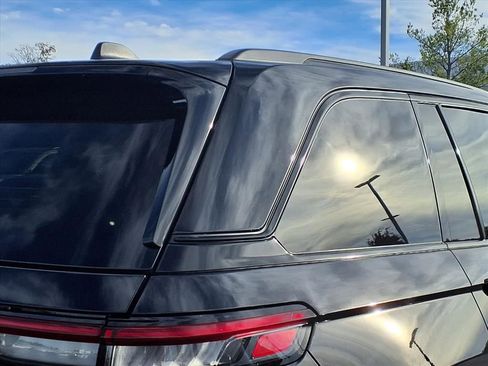 New 2025 Jeep Grand Cherokee Limited w/ Black Appearance Package AWD/4WD image 29