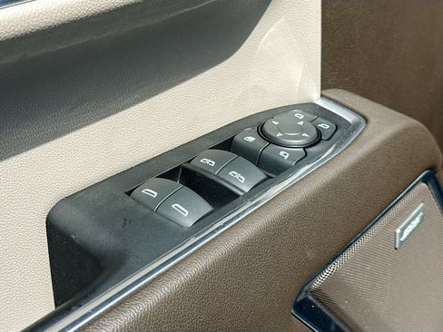Used 2022 Chevrolet Silverado 1500 LTZ AWD/4WD image 23
