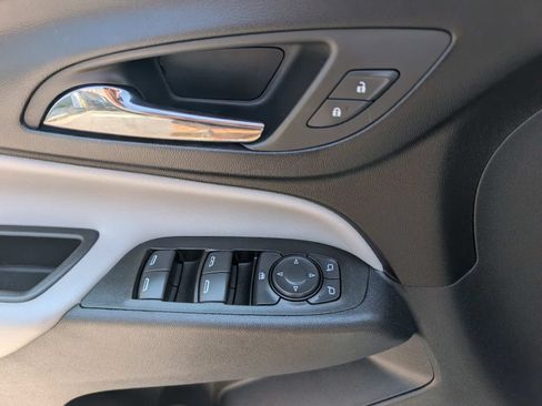 Used 2022 Chevrolet Equinox LS AWD/4WD image 19
