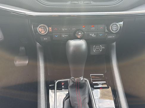 Used 2025 Jeep Compass Trailhawk AWD/4WD image 18