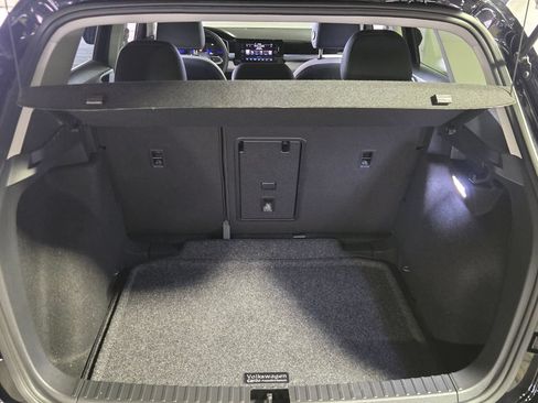 Certified 2026 Volkswagen Taos SE FWD image 14