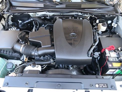 Used 2018 Toyota Tacoma TRD Sport w/ Technology Package AWD/4WD image 29