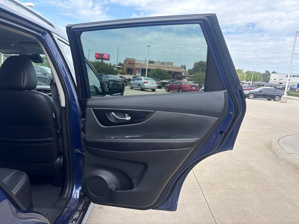 Used 2018 Nissan Rogue SL FWD image 28