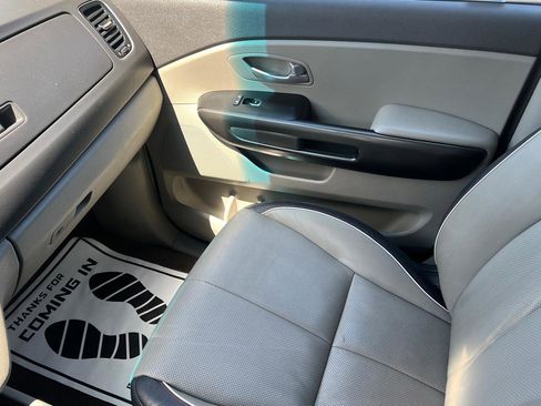 Used 2017 Kia Sedona LX w/ LX Essentials Premium Package FWD image 29