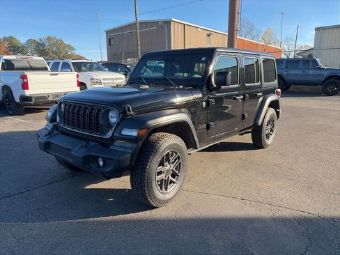 Used 2024 Jeep Wrangler Sport S image 3