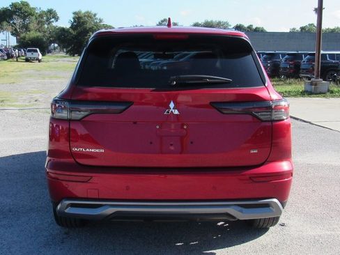 New 2025 Mitsubishi Outlander SE image 4