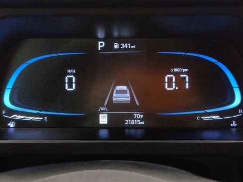 Used 2025 Hyundai Elantra Sport FWD image 23