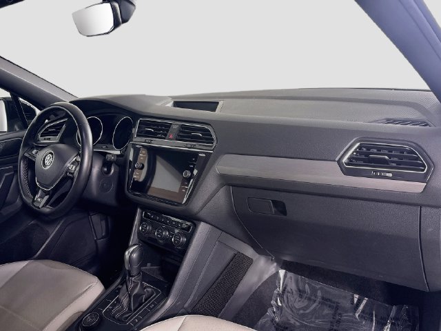 Used 2021 Volkswagen Tiguan SE R-Line w/ 3rd Row Seat Package AWD/4WD image 28