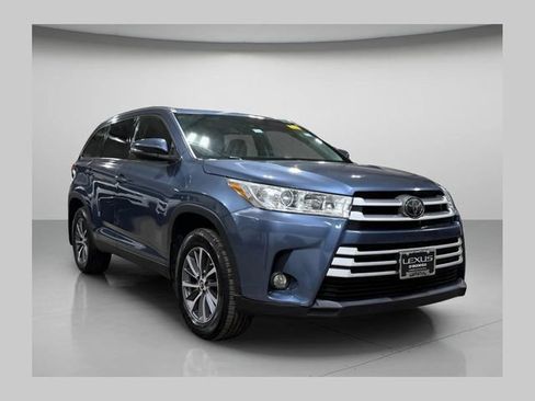 Used 2019 Toyota Highlander XLE AWD/4WD image 1