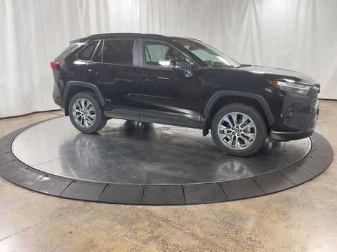 Used 2025 Toyota RAV4 XLE Premium image 3