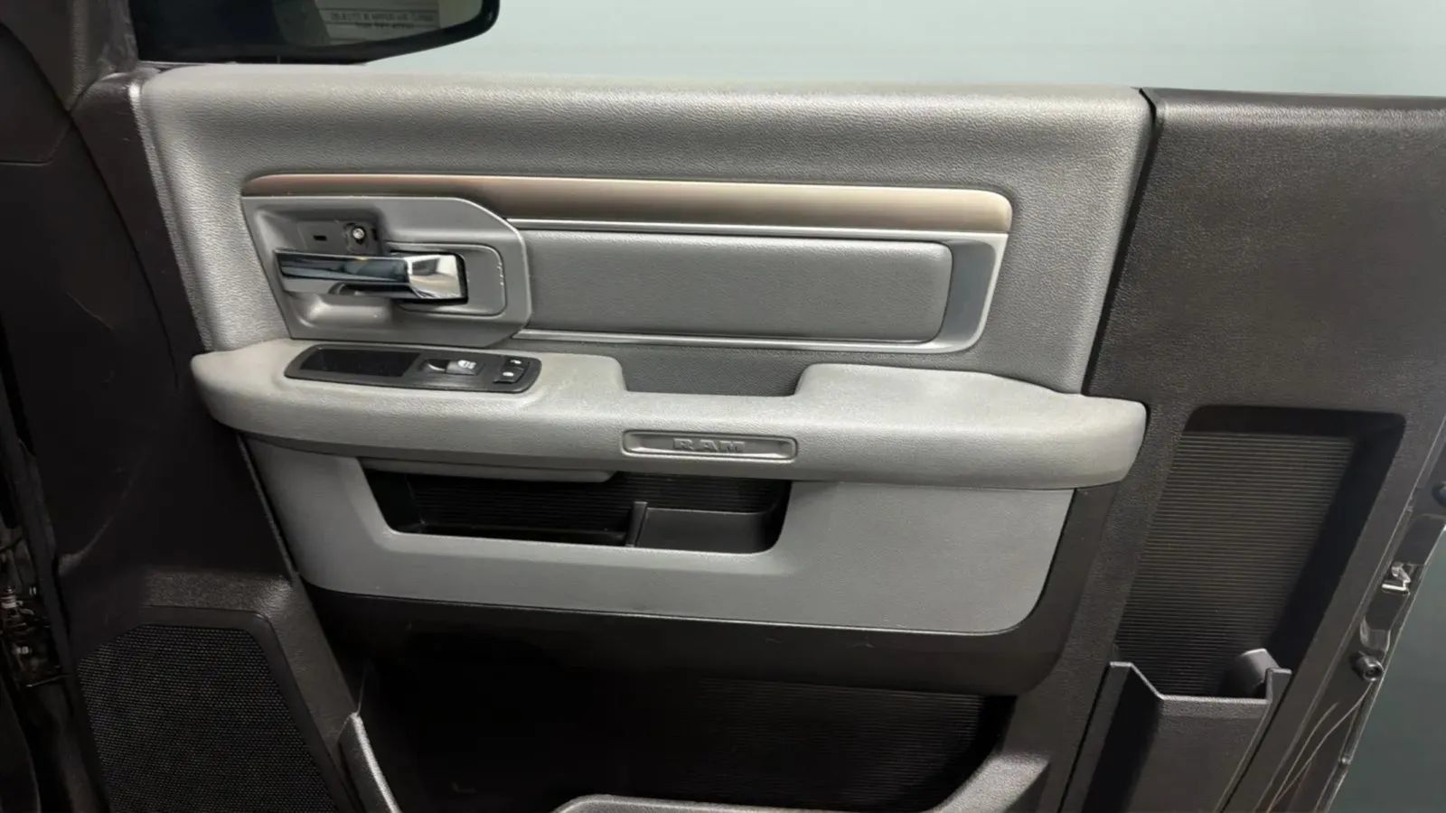 Used 2017 RAM 1500 Express RWD image 15
