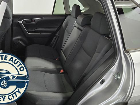 Used 2021 Toyota RAV4 LE image 24
