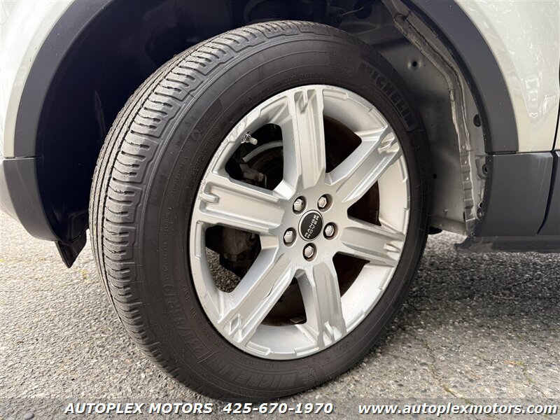 Used 2012 Land Rover Range Rover Evoque Pure Premium AWD/4WD image 24