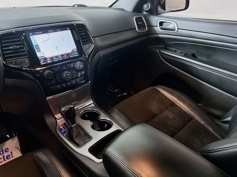 Used 2020 Jeep Grand Cherokee Altitude image 23
