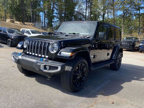 Used 2022 Jeep Wrangler Unlimited Sahara w/ Cold Weather Group image 37