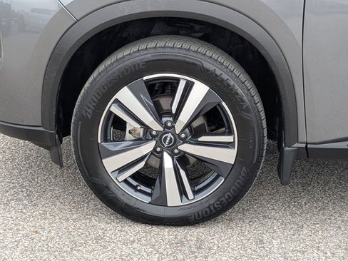 Used 2024 Nissan Rogue SL w/ SL Premium Package image 11